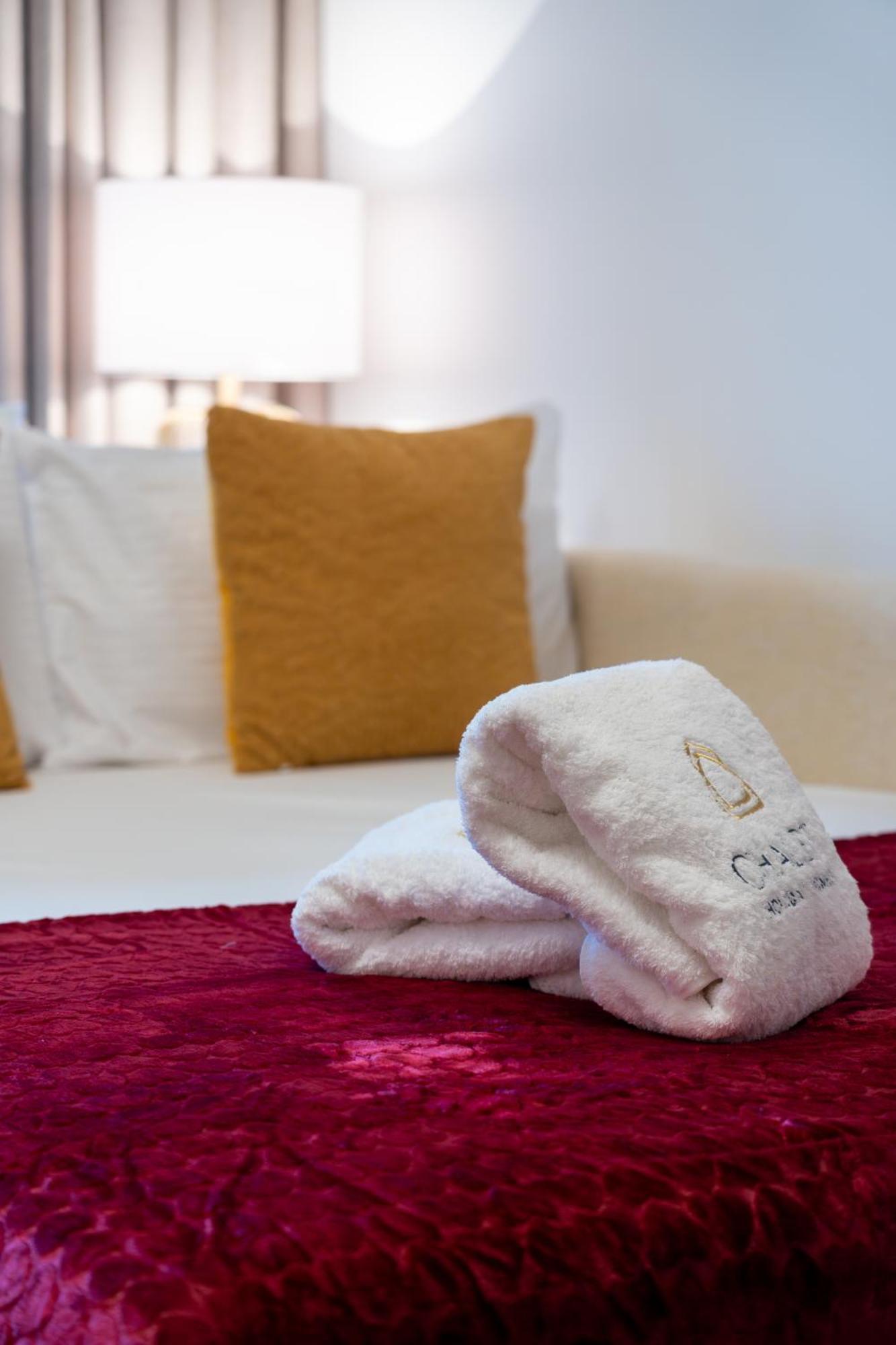 Rehan Suites, Downtown Dubai, Near Burj Khalifa & Dubai Mall - Chalet Homes * Dubai