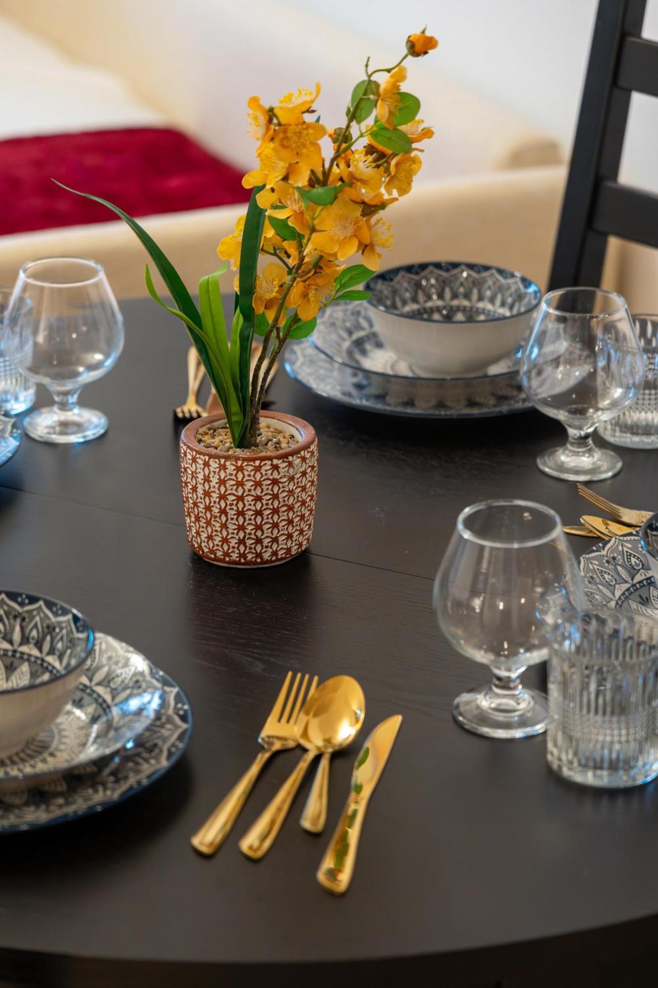 Rehan Suites, Downtown Dubai, Near Burj Khalifa & Dubai Mall - Chalet Homes Apartment